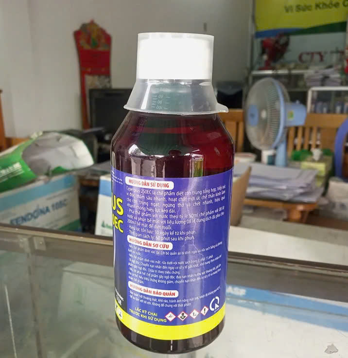 Thuốc Diệt Muỗi Cyper Plus 250 EC Chai 1 Lít